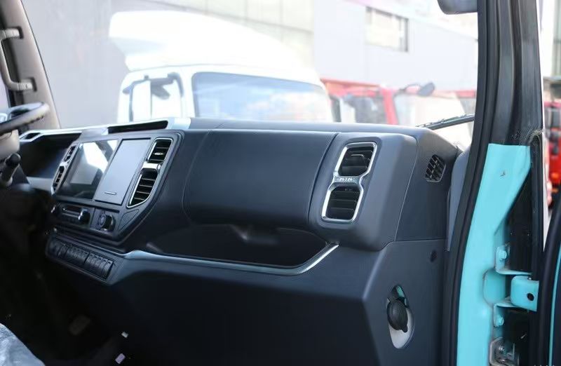 Qingling EVM100 dashboard and central control screen