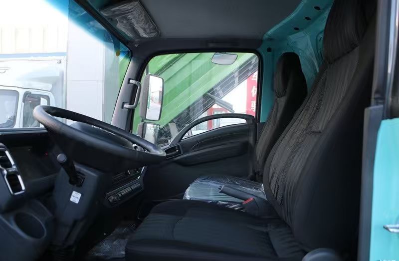 Three-seat wide-body cab of the used Qingling EVM100