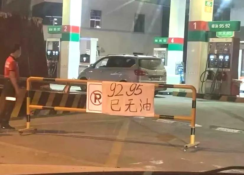 油价狂飙时代，新能源物流车租赁为何成为物流人的“救生圈”？